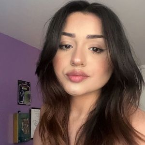 Meet your Posher, Lesly